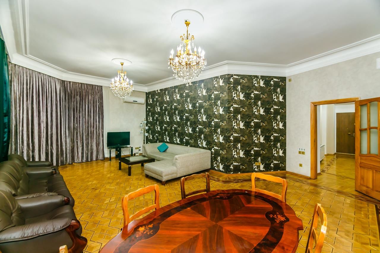 Апартаменты VIP Apartment On Shaurma 6 Rooms Баку-13