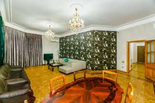 Апартаменты VIP Apartment On Shaurma 6 Rooms Баку Апартаменты с балконом-10